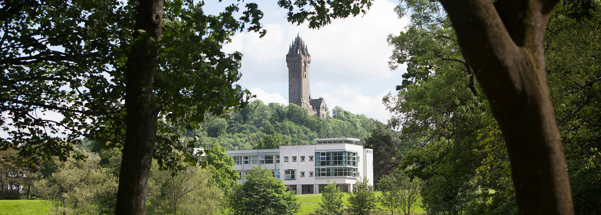 Image of the campus and Wallace Monument