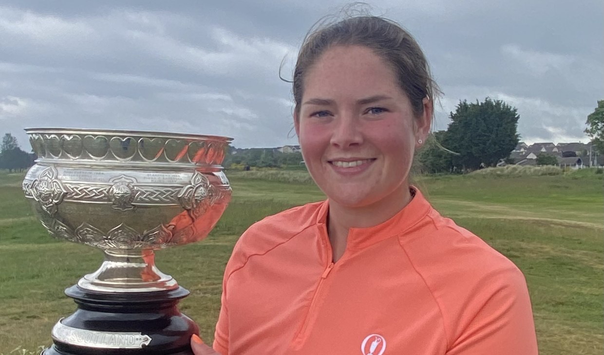 University of Stirling golfer Lorna McClymont pictured with the Scottish Women's Amateur Championship trophy.