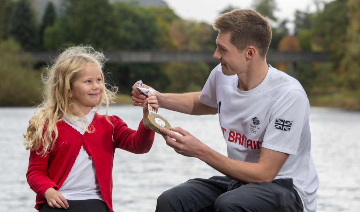 Duncan Scott meets local schoolchild Robyn.